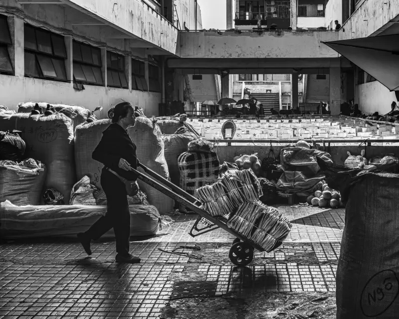 东莞首饰镶嵌工艺对比：爪镶与包镶的技术要点与效果分析