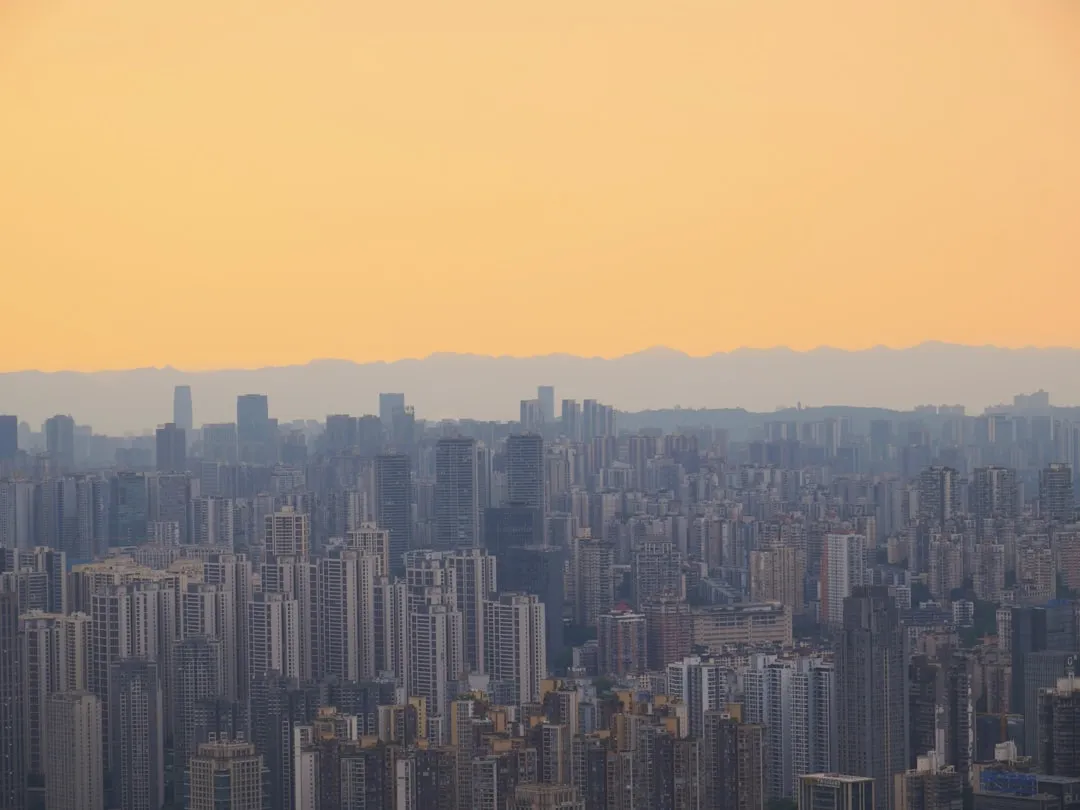 珠宝镶嵌工艺技术对比：爪镶与包镶的适用场景与质量分析