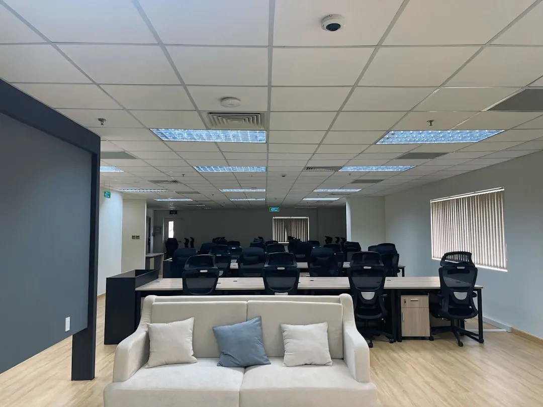 首饰加工中常见镶嵌工艺的技术对比与应用场景分析