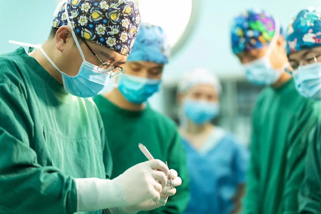 首饰加工与珠宝镶嵌定制方案对比：传统手工与数字化工艺的融合趋势